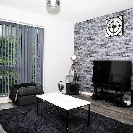 Stylish Two-Bedroom Salford Quays Apartment Mánchester Exterior foto