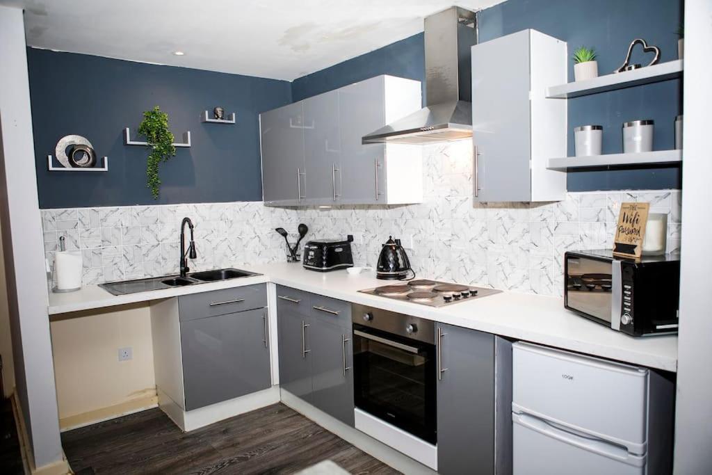 Stylish Two-Bedroom Salford Quays Apartment Mánchester Exterior foto