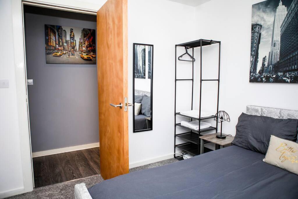 Stylish Two-Bedroom Salford Quays Apartment Mánchester Exterior foto