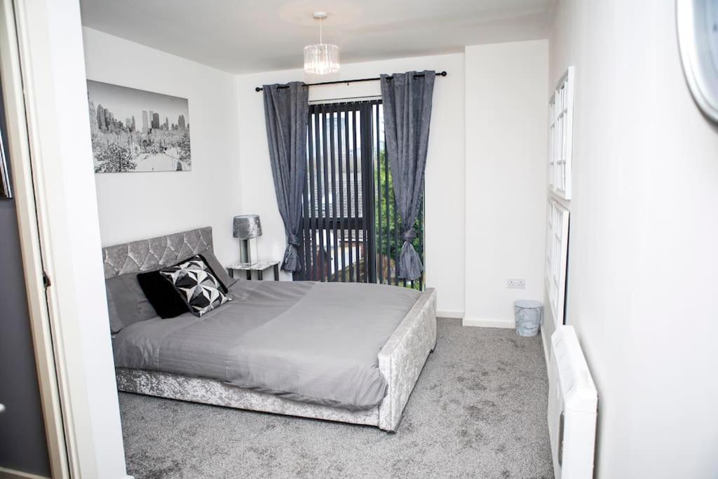Stylish Two-Bedroom Salford Quays Apartment Mánchester Exterior foto