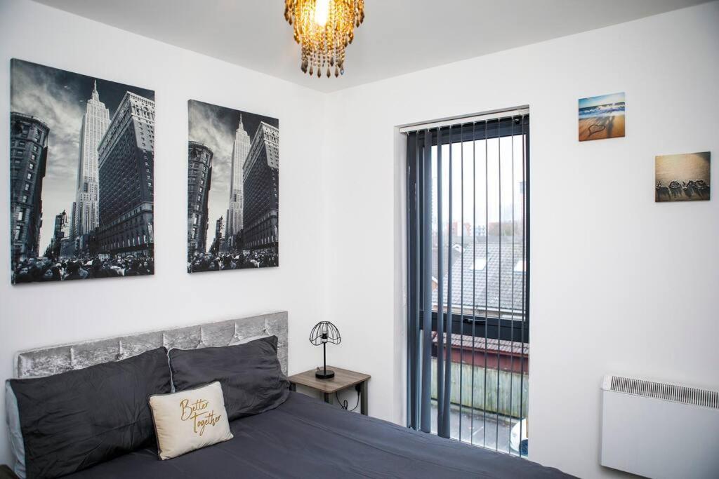 Stylish Two-Bedroom Salford Quays Apartment Mánchester Exterior foto