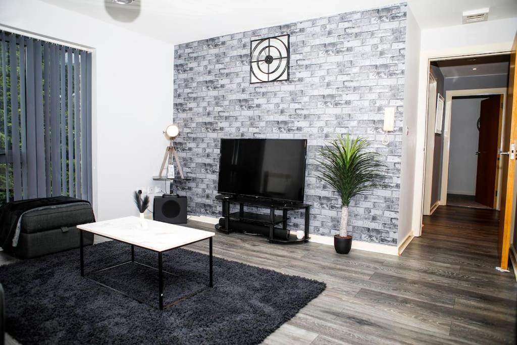 Stylish Two-Bedroom Salford Quays Apartment Mánchester Exterior foto