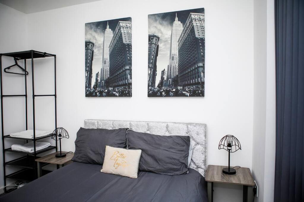Stylish Two-Bedroom Salford Quays Apartment Mánchester Exterior foto