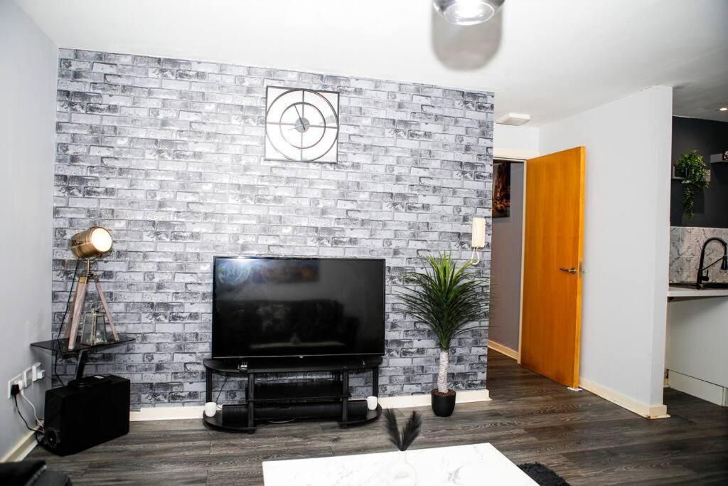 Stylish Two-Bedroom Salford Quays Apartment Mánchester Exterior foto