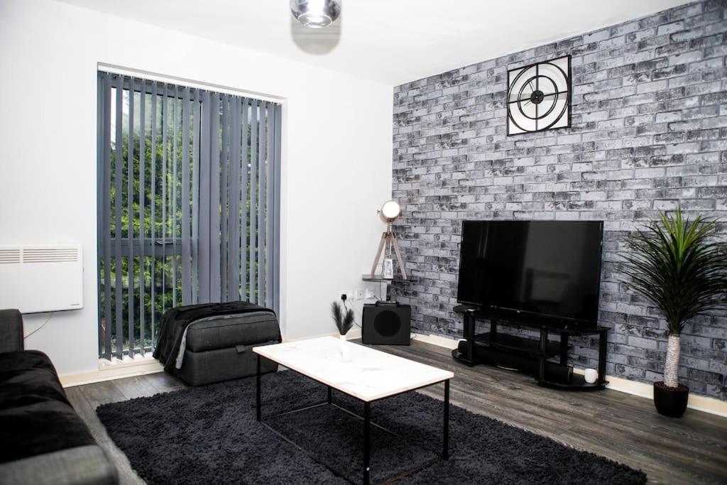 Stylish Two-Bedroom Salford Quays Apartment Mánchester Exterior foto